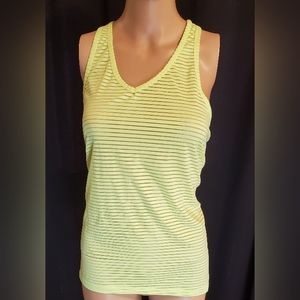 Size medium active wear top in great condition